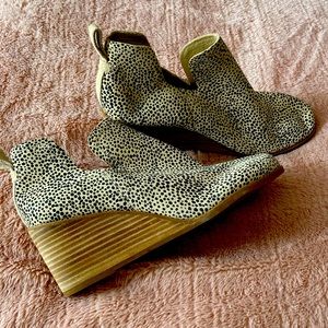 TOMS NWOT SIZE 6M CHEETAH